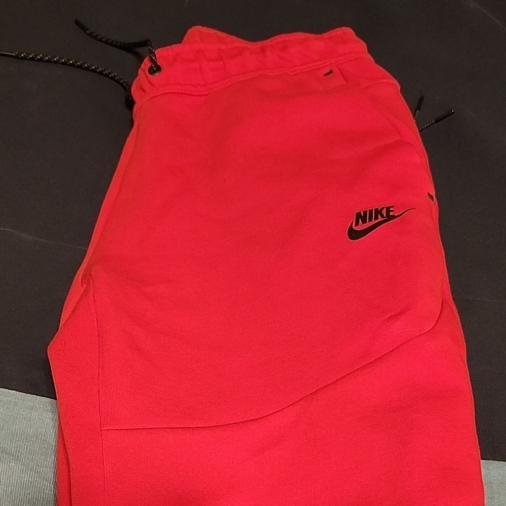 Nike Tech Mens Bright Red Sweatpants - Picture 2 of 4